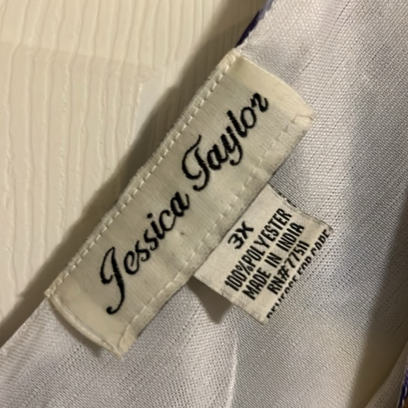 Jessica Taylor short sleeve sheer dress for women with built in lining. Size 3X - Picture 5 of 6